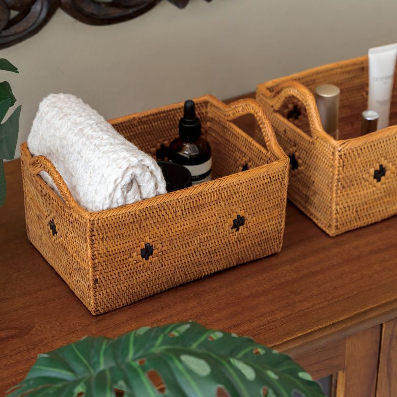 アタで編まれたハンドル付きバスケット 小物入れ 収納バスケット 籠