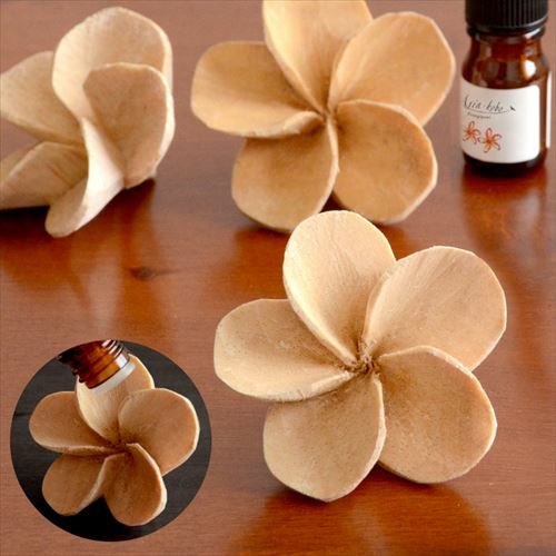 プルメリアの花びらをモチーフにした木製アロマフラワー[Cタイプ