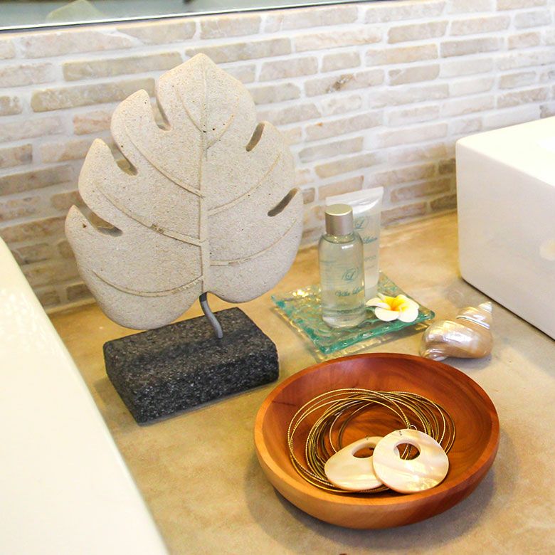 モンステラをモチーフにしたスタンドストーンオブジェ 石のオブジェ