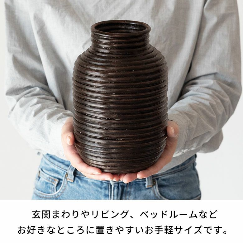 TSUMUKURI 手びねりで積み重ねたラタンのフラワーベース 壺型 約W14