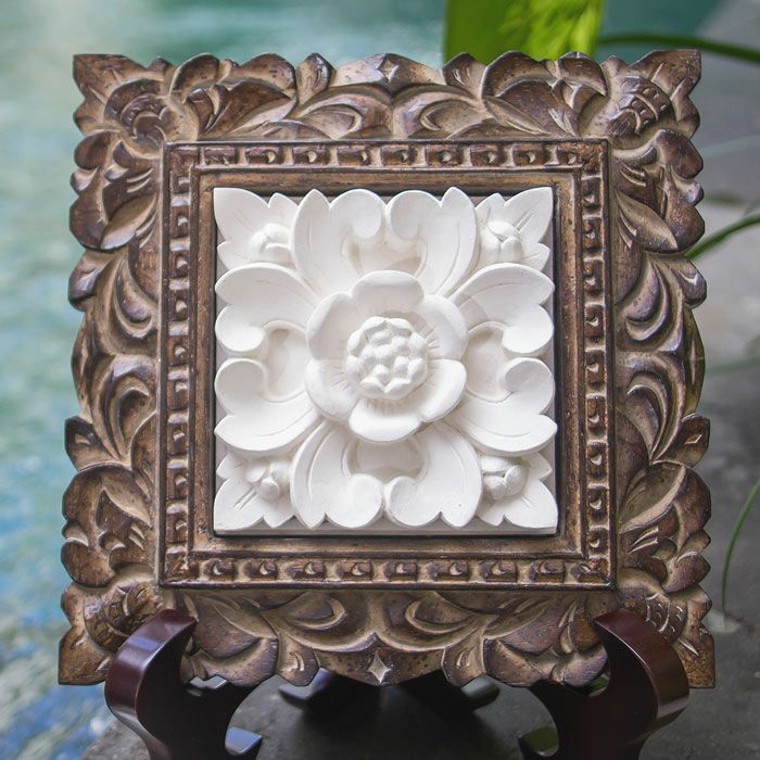 木彫りのアジアンフレーム付きフラワーモチーフのストーンレリー...