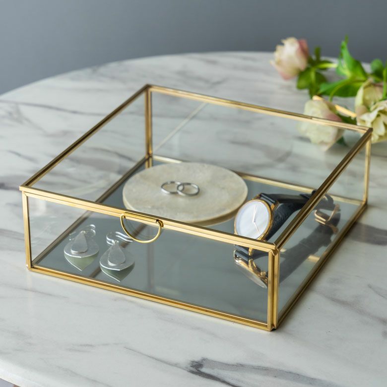 高級感あるゴールドジュエリーボックス、見せる収納に最適な