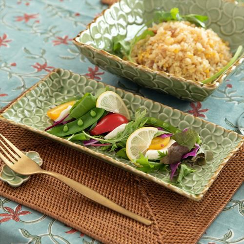 食卓が華やぐプルメリア柄の長角皿 Mサイズ 約25.7×12.1cm 陶器 電子