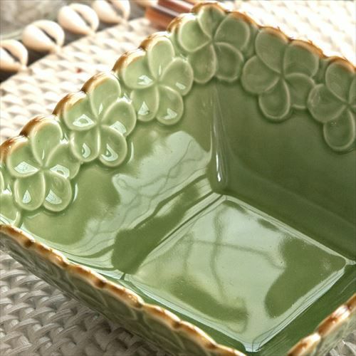 深角皿 プルメリアモチーフ Lサイズ 21cm角 ホワイト グリーン 陶器製