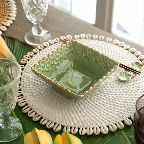 深角皿 プルメリアモチーフ Mサイズ 14.5cm角 ホワイト 陶器製 [pl7