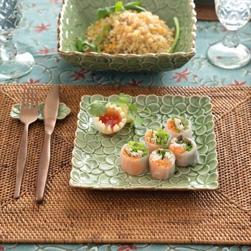 スクエアプレート プルメリアモチーフ Mサイズ 17.8cm角 ホワイト 陶器