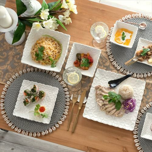 スクエアプレート プルメリアモチーフ Mサイズ 17.8cm角 ホワイト 陶器