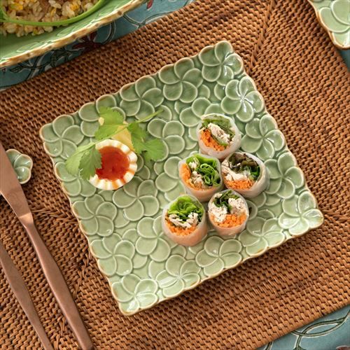 スクエアプレート プルメリアモチーフ Mサイズ 17.8cm角 ホワイト 陶器