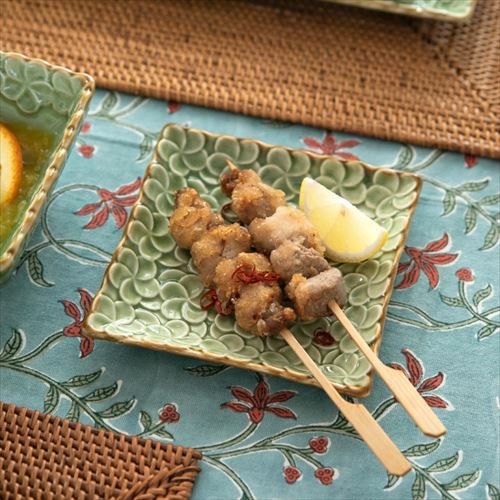 スクエアプレート プルメリアモチーフ Sサイズ 12.3cm角 ホワイト 陶器