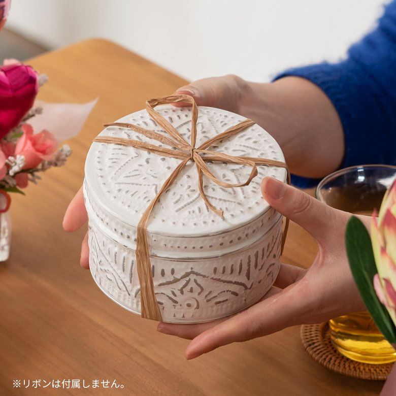 お花模様が美しいアルミ製の蓋付き小物入れ ソカシ 約W12×D12×H7.5cm