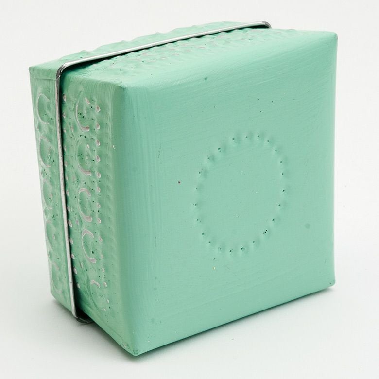 バリ伝統ソカシ意匠のアルミ小物入れ 蓋付き Mサイズ 約W11×D11×H7cm