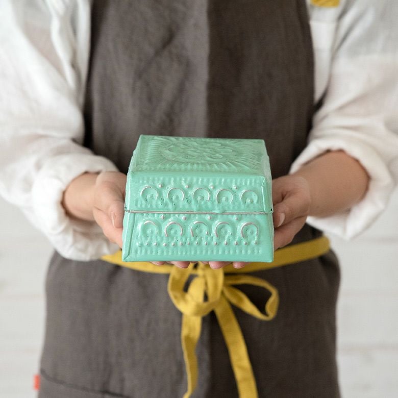 小物入れ 蓋付き 正方形 Mサイズ ソカシ アルミ製 型押し