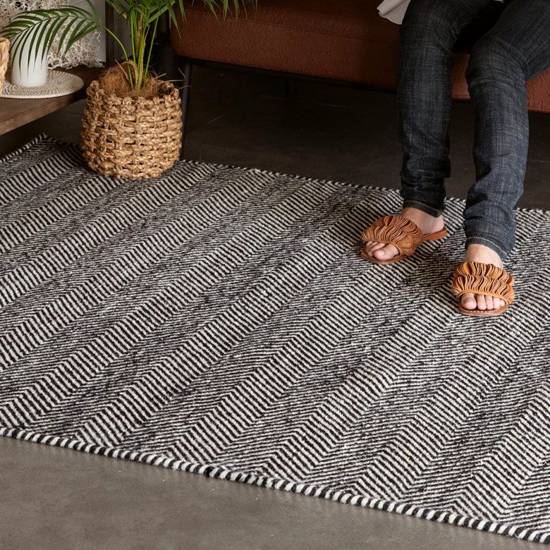 ラグ ラグマット 約140×200cm インド製 ウール コットン ブラック