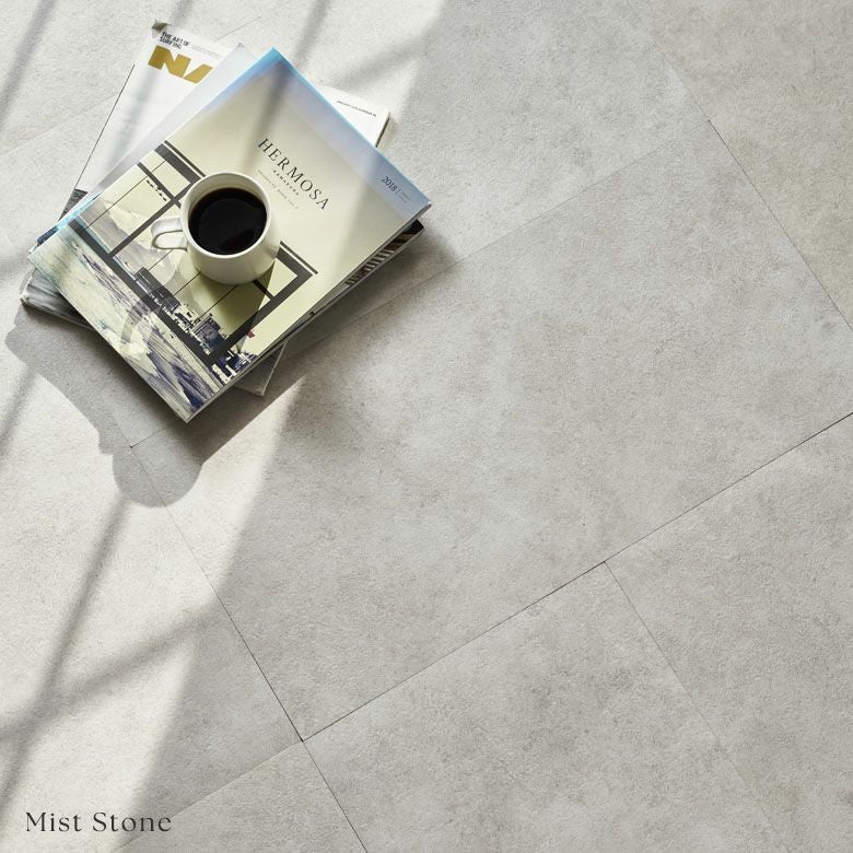 貼るだけシールタイプの大理石調フロアタイルで簡単DIY 56枚セット 約6畳