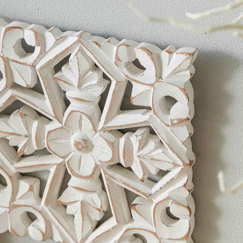 木彫り レリーフ 壁掛け クロス 白 ホワイト インド製 正方形 約 W 16