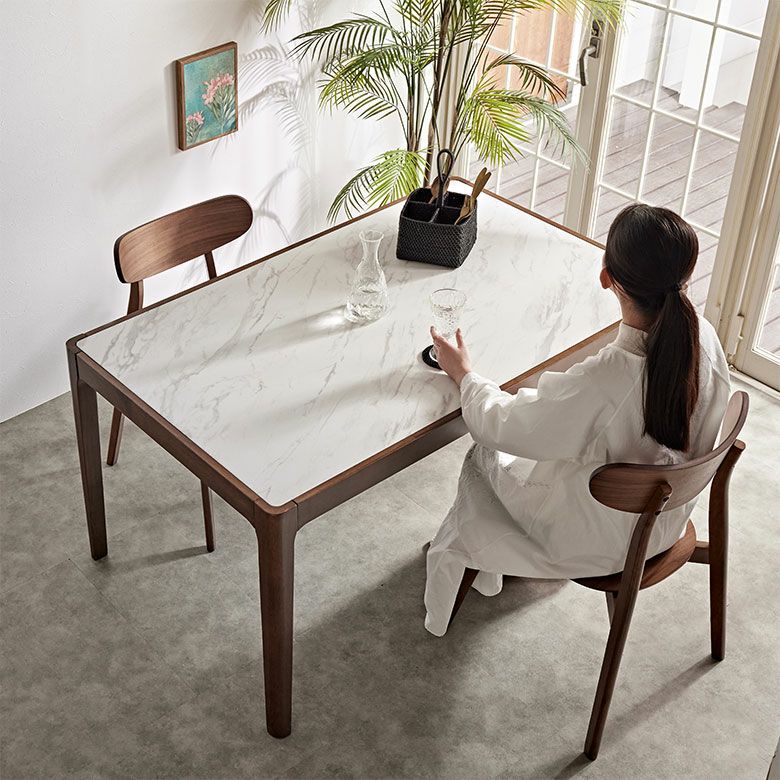 天然石を超える新素材天板と 天然ラバーウッドの大理石柄ダイニング