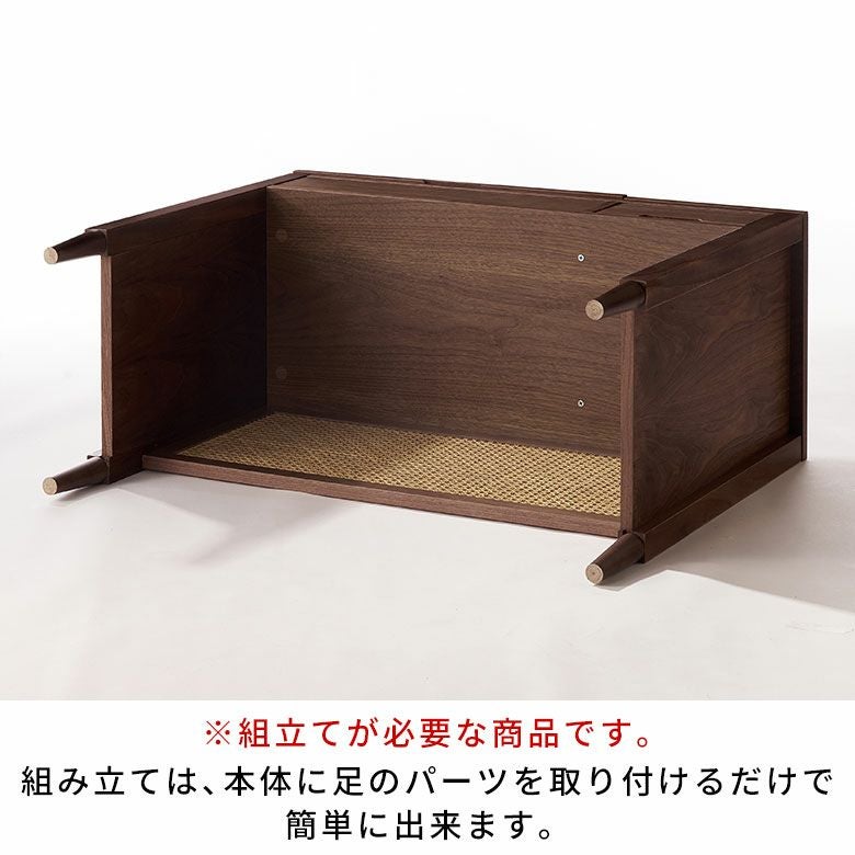 ウォールナットの木目とラタンメッシュのコンビネーションがリゾート感