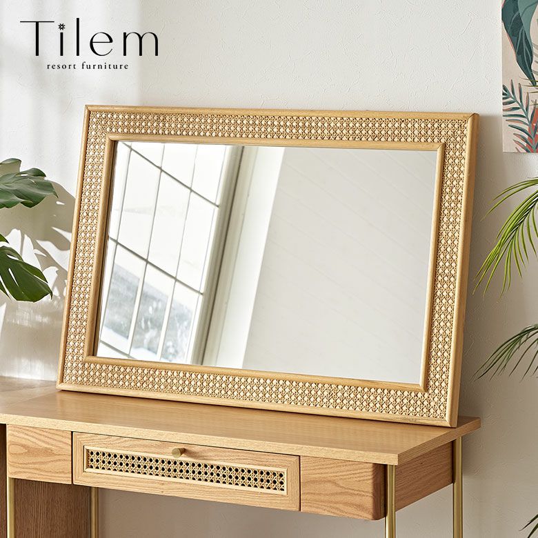 オーク材のナチュラルな木目とラタンメッシュのコンビネーション...