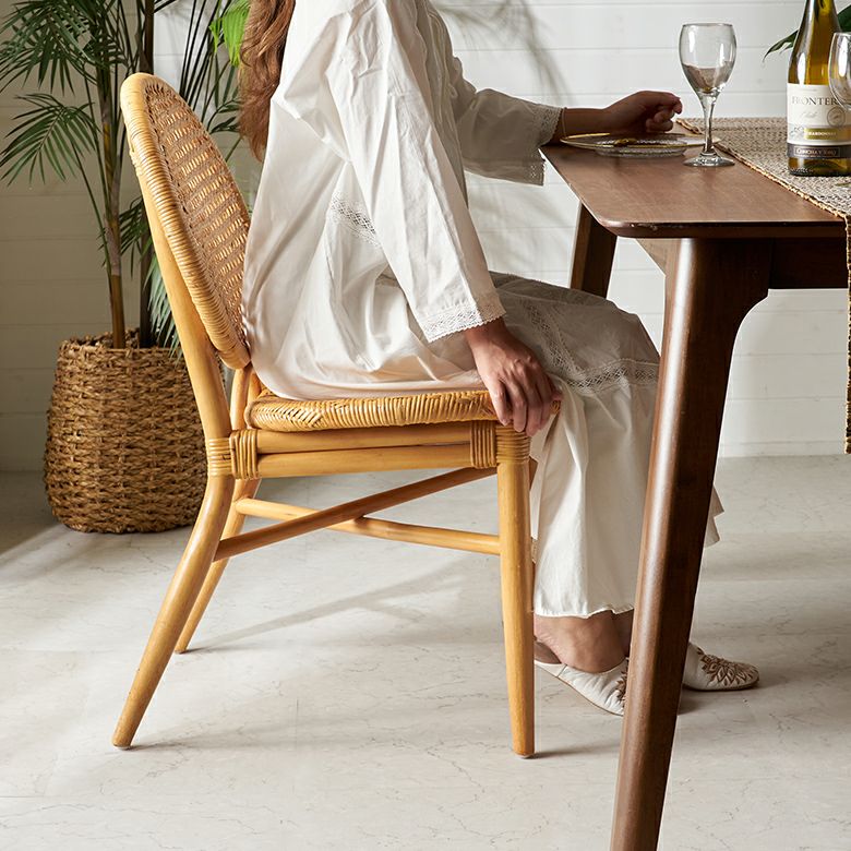 軽くて丈夫・背面がメッシュで通気性抜群のラタン編みダイニング