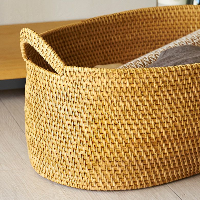 ラタンで編まれたハンドル付きの浅型オーバル収納バスケット（Lサイズ