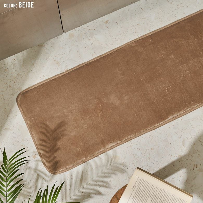 厚さ32mmの弾力で快適に過ごせる高反発ラグマット ソフチェ 45×240cm