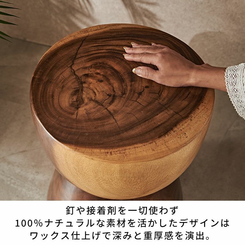 バリ島のヴィラやホテルでよく使われているモンキーポッドの丸太から