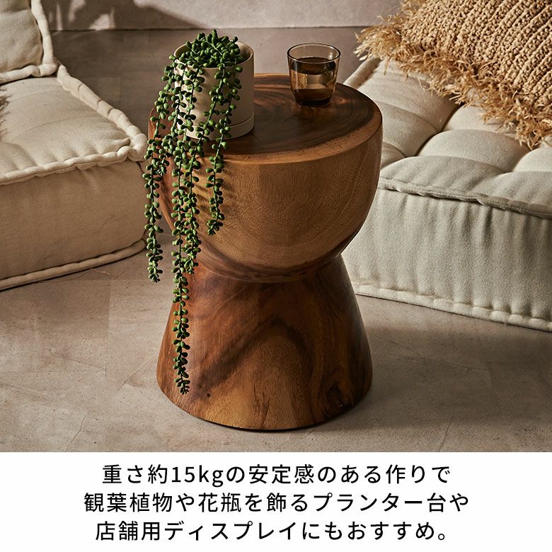 バリ島のヴィラやホテルでよく使われているモンキーポッドの丸太から