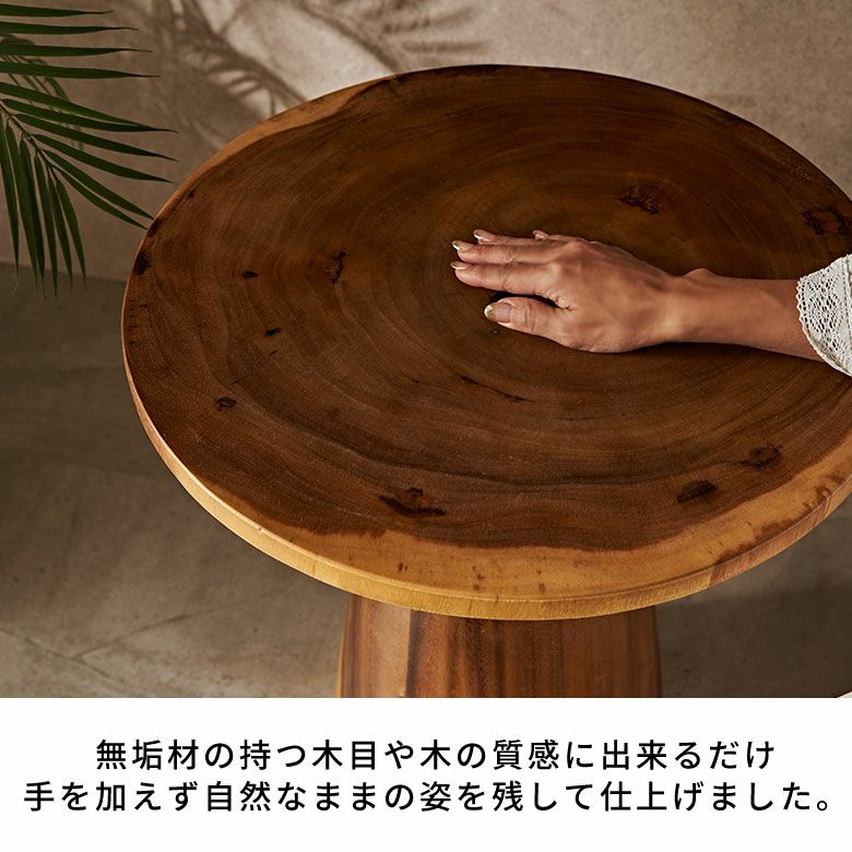 バリ島のヴィラやホテルでよく使われているモンキーポッドの丸太から