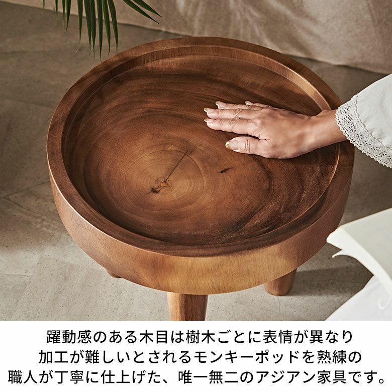 バリ島のヴィラやホテルでよく使われているモンキーポッドの丸太から