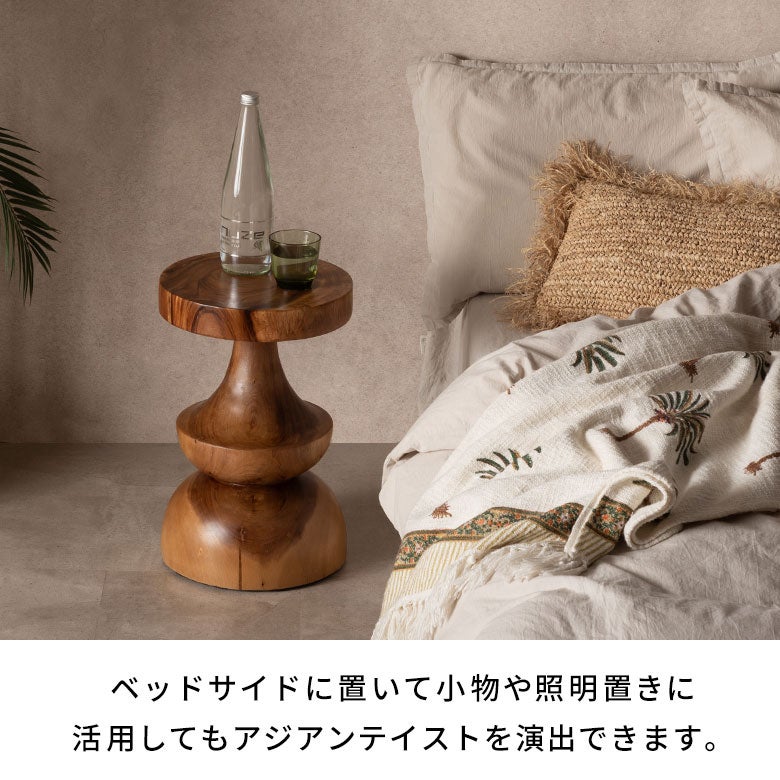 モンキーポッドツリーの無垢材から削り出したサイドテーブルとしても