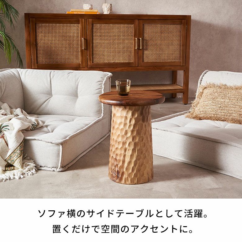 モンキーポッドツリーの無垢材から削り出した木彫りの丸太テーブル