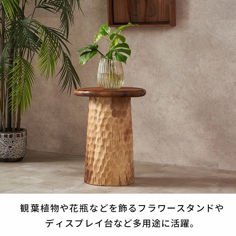 モンキーポッドツリーの無垢材から削り出した木彫りの丸太テーブル
