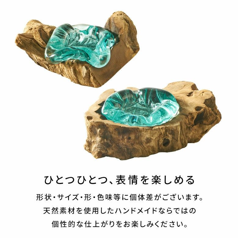 古木に溶けたガラスを流し込んで作られるリサイクルガラスのティー