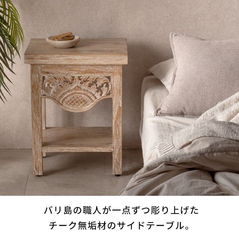 チーク無垢材のフレームに職人がハンドメイドで彫刻を施したサイド